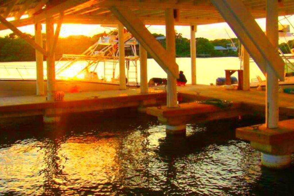 The Dock Resort Over Water Retreat West End Exterior foto