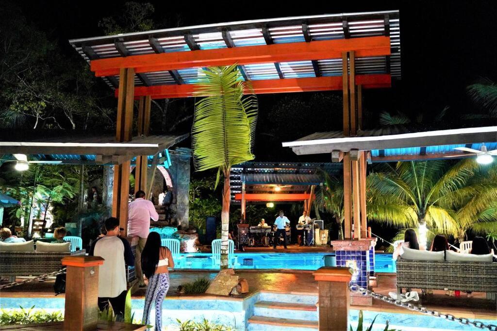 The Dock Resort Over Water Retreat West End Exterior foto