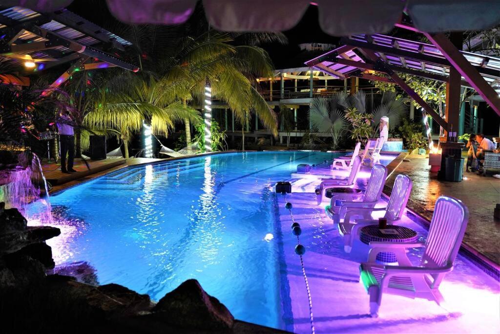The Dock Resort Over Water Retreat West End Exterior foto